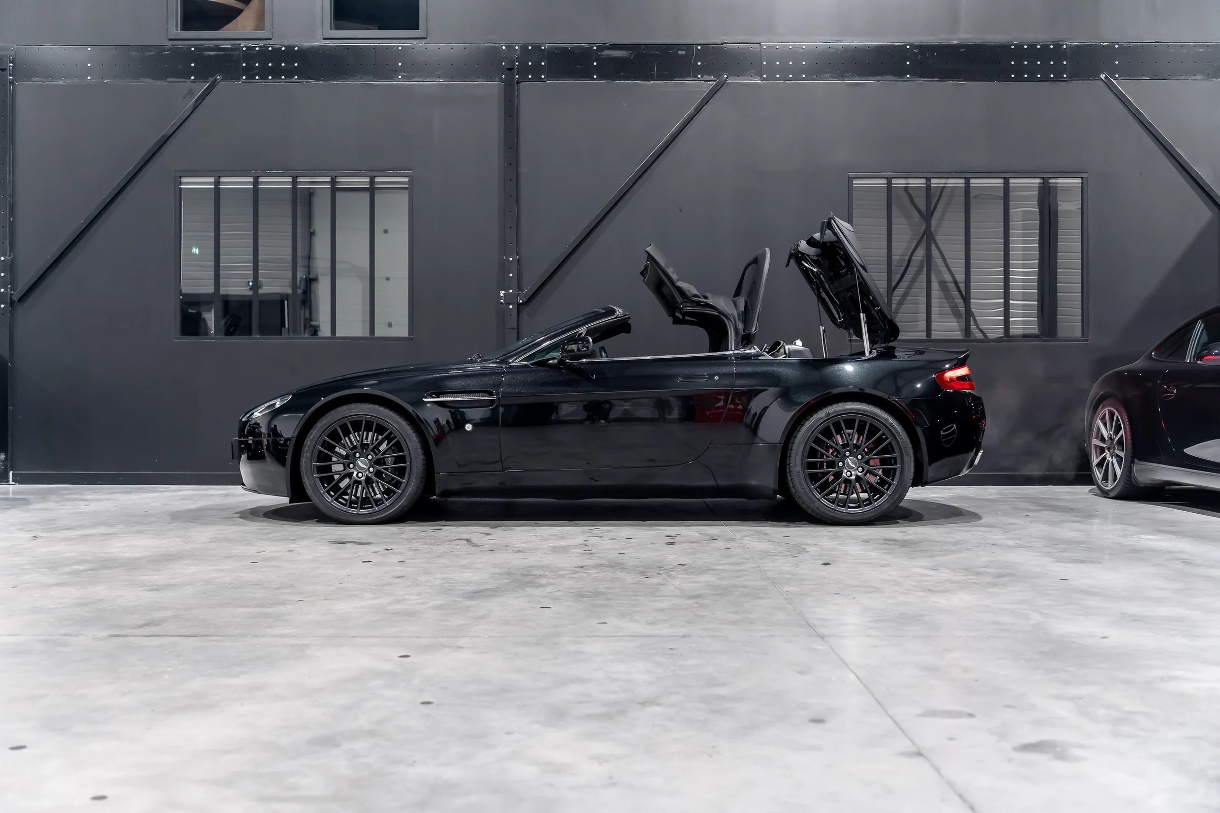 Aston Martin V8 Vantage Roadster 4.7l Sportshift — photo 3