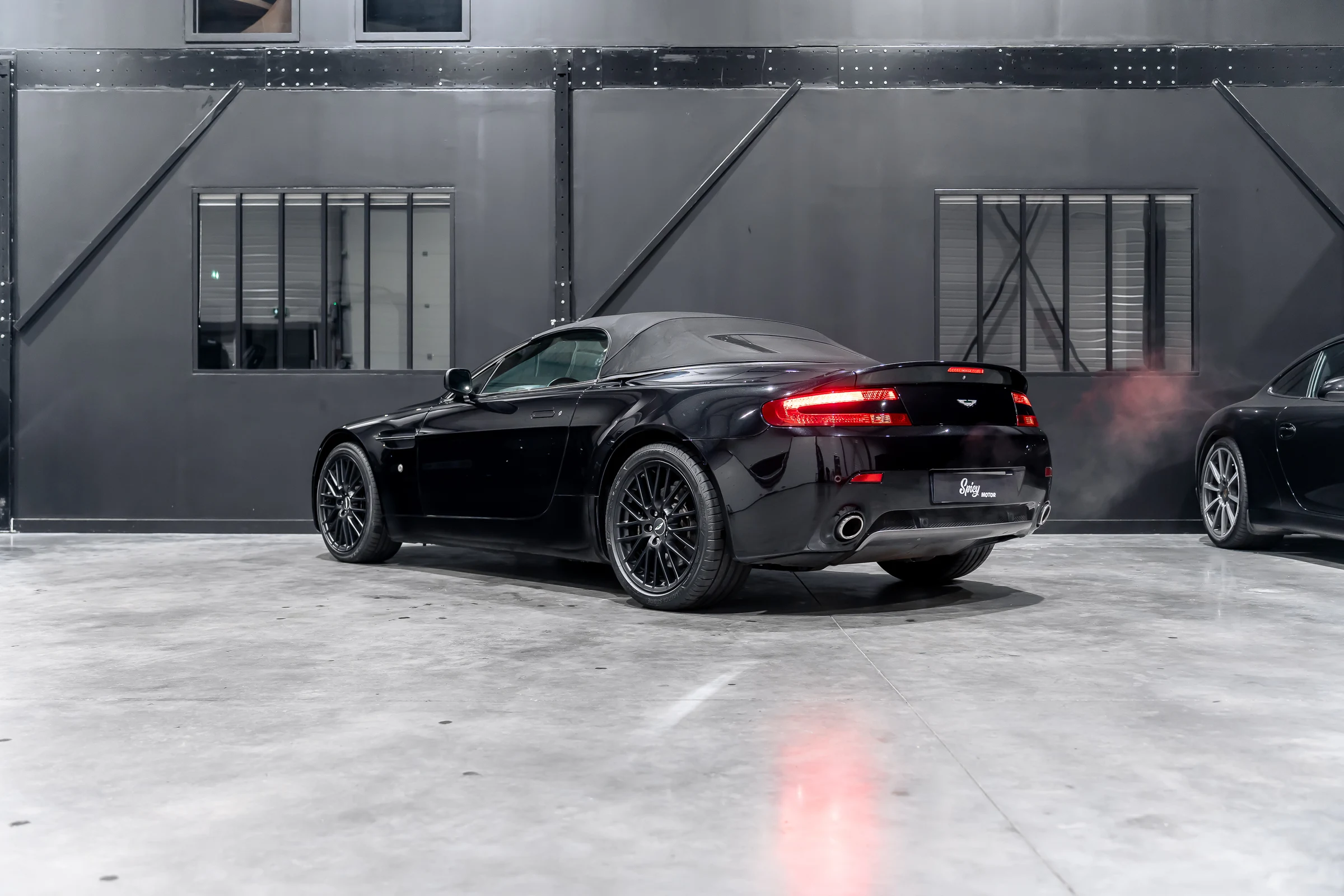 Aston Martin V8 Vantage Roadster 4.7l Sportshift — photo 4